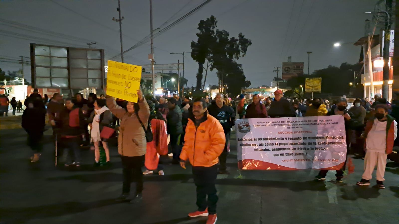 #Video Trabajadores sindicalizados realizan varios bloqueos en Ecatepec