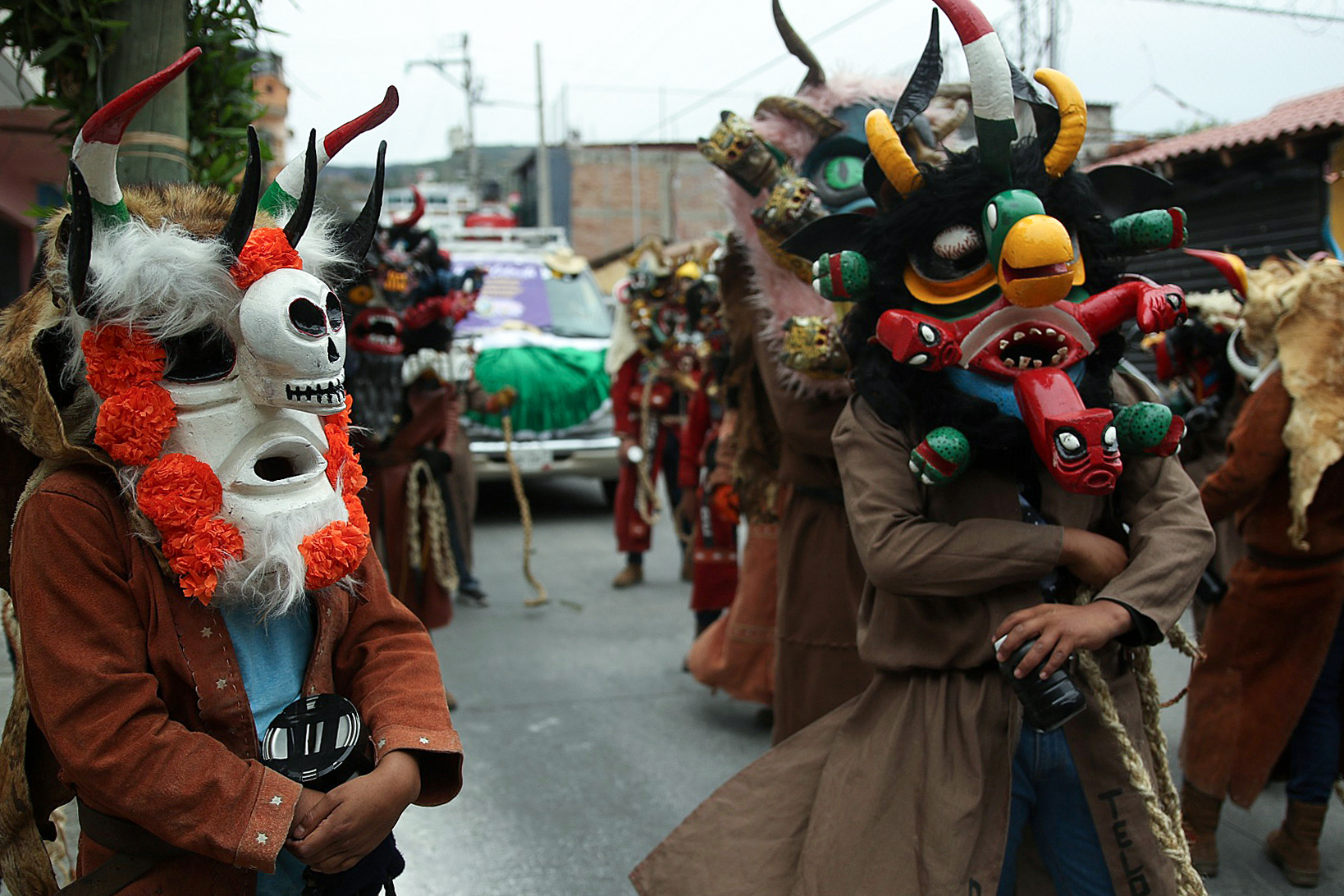 Danzas tradicionales inundan las calles de Chilpancingo, en Guerrero