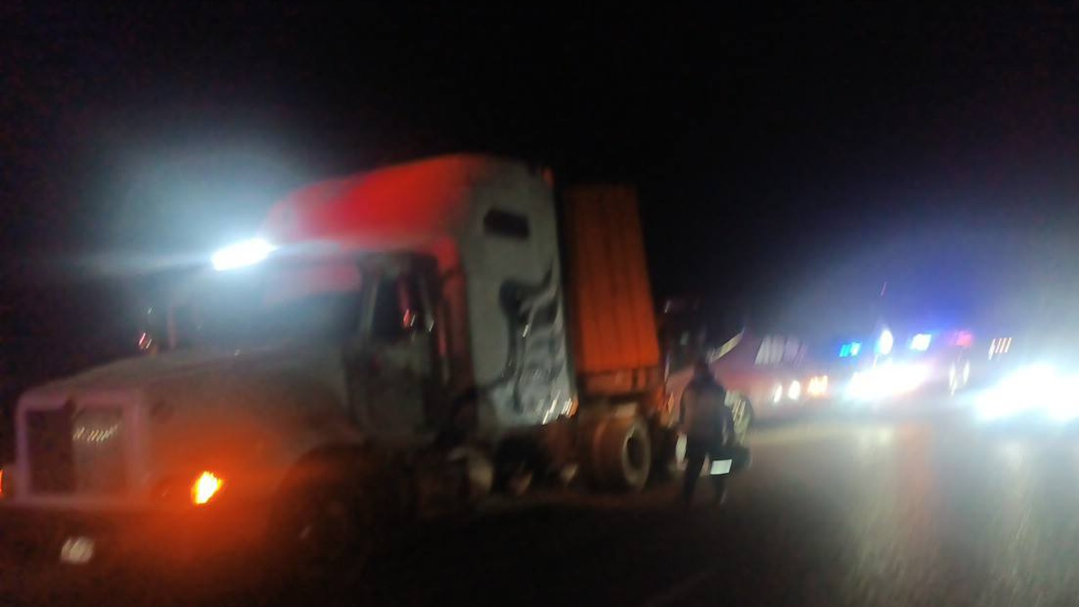 Autobús choca contra tráiler en libramiento de Perote, Veracruz; hay ocho muertos